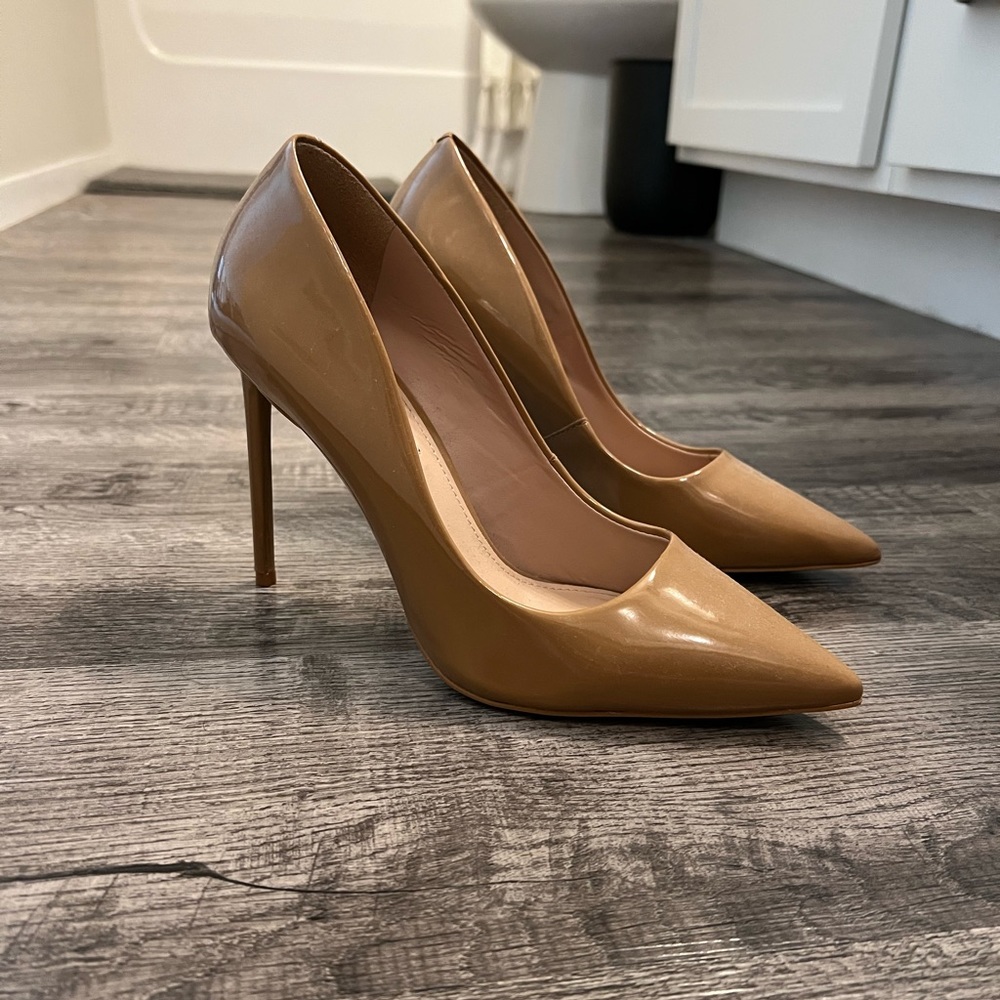 Steve Madden camel color pumps